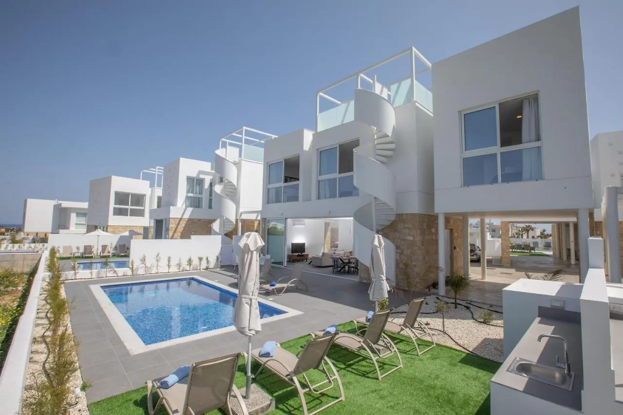 Vie Bleu 3 Bedroom Villas 프로타라스